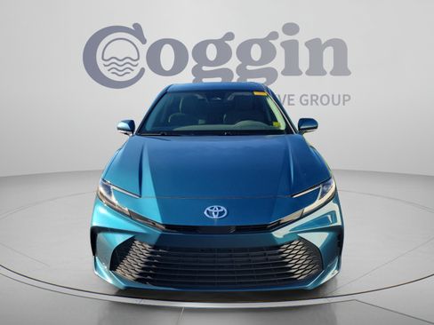 Used 2025 Toyota Camry LE w/ Convenience Package FWD image 4