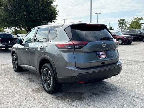 Used 2024 Nissan Rogue SV AWD/4WD image 3