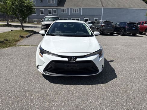 Used 2025 Toyota Corolla LE FWD image 2