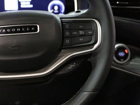 Used 2023 Jeep Wagoneer L Series II image 18