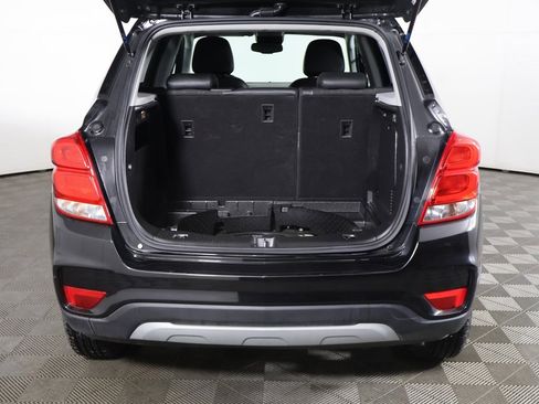 Used 2020 Chevrolet Trax LT w/ LT Convenience Package image 12