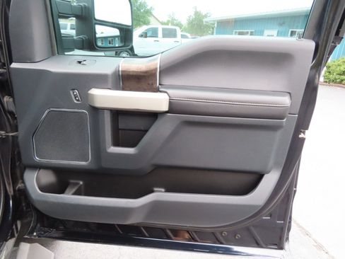 Used 2022 Ford F250 Lariat w/ Black Appearance Package image 51