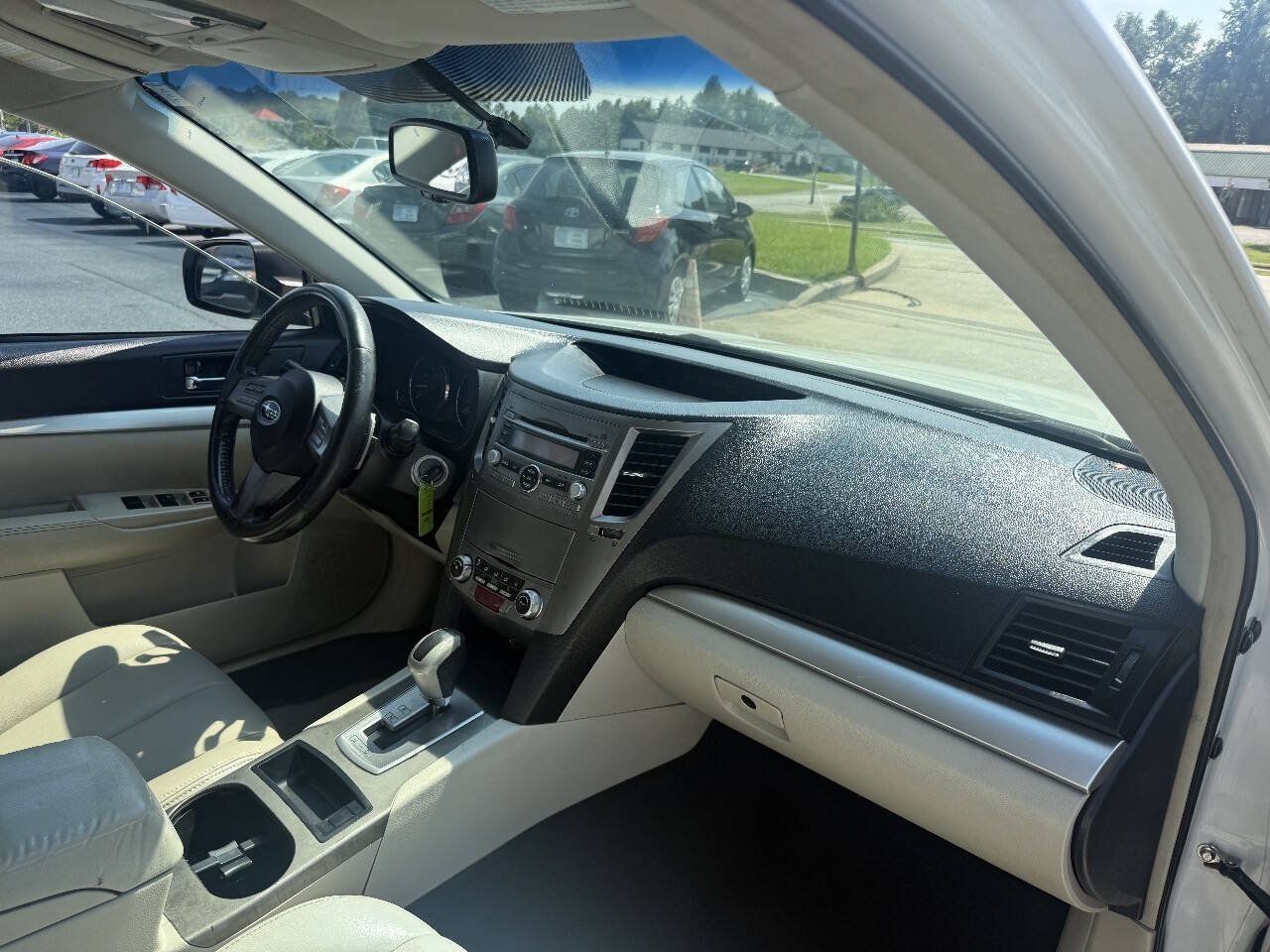Used 2010 Subaru Outback 2.5i Premium w/ Popular Equipment Group 1A AWD/4WD image 14