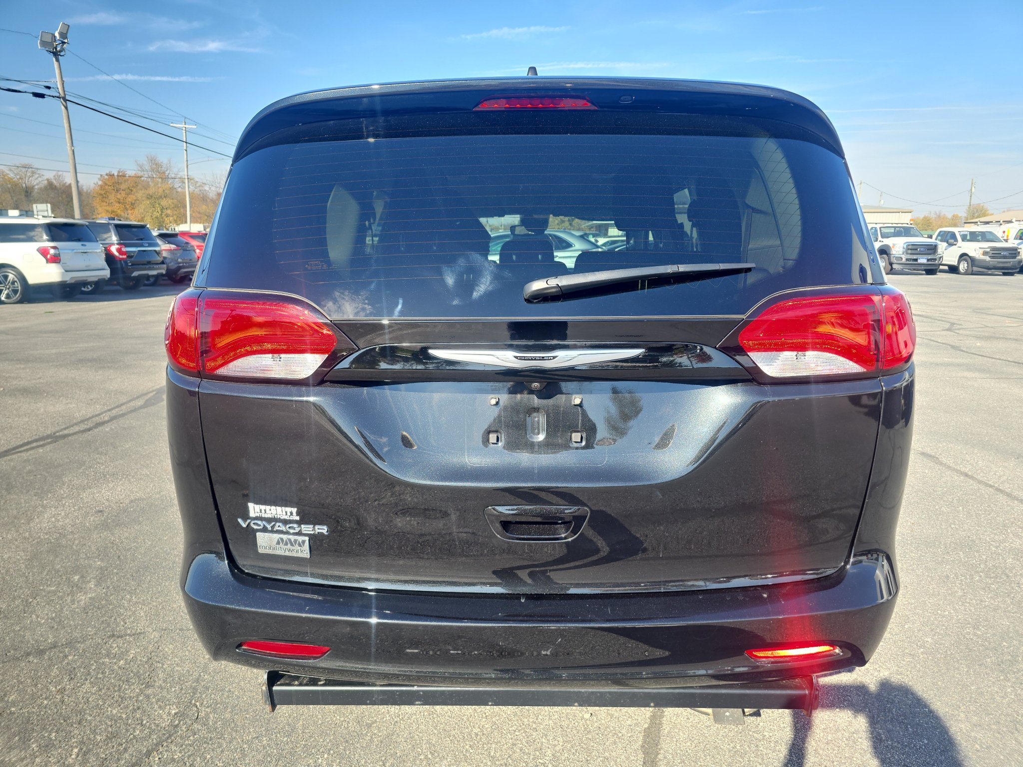 Used 2023 Chrysler Voyager LX FWD image 7