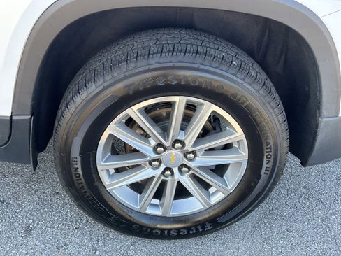 Used 2022 Chevrolet Traverse LT image 13