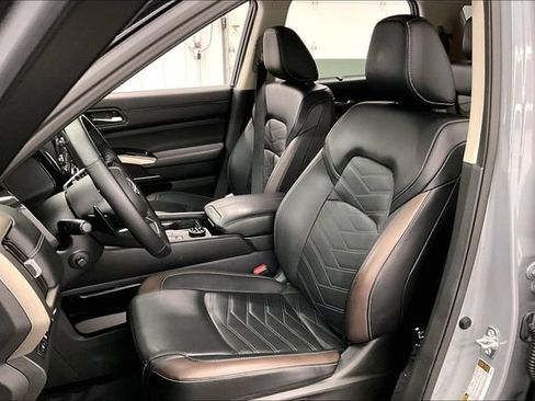 Used 2024 Nissan Pathfinder Platinum AWD/4WD image 24