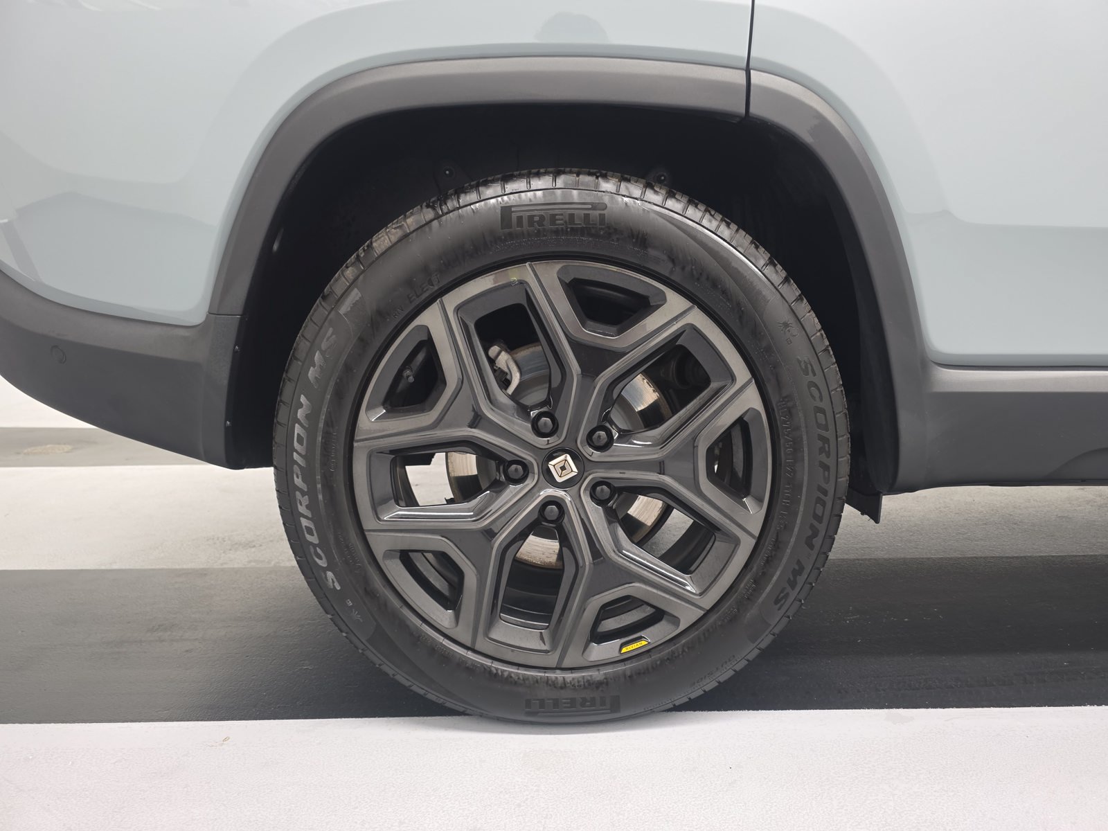 Used 2025 Rivian R1S Adventure Dual AWD/4WD image 12