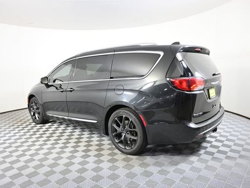 Used 2017 Chrysler Pacifica Limited FWD image 4