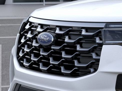 New 2026 Ford Explorer Platinum w/ LUX Leather Package image 17