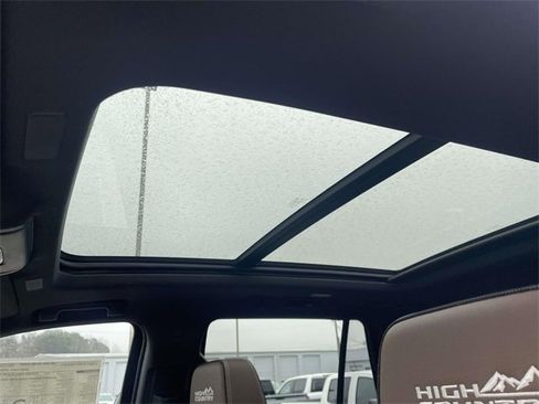 New 2026 Chevrolet Tahoe High Country image 13