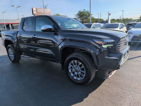 Used 2024 Toyota Tacoma Limited AWD/4WD image 7