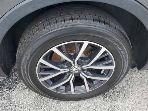 Used 2020 Volkswagen Tiguan SE image 9