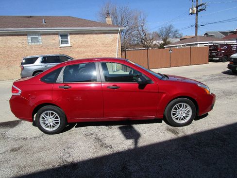 Used 2009 Ford Focus SE image 2