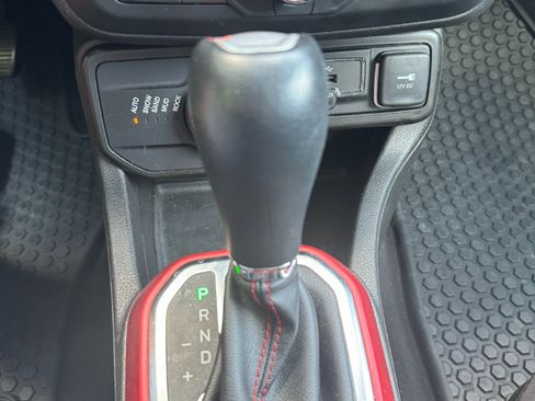 Used 2021 Jeep Renegade Trailhawk image 5