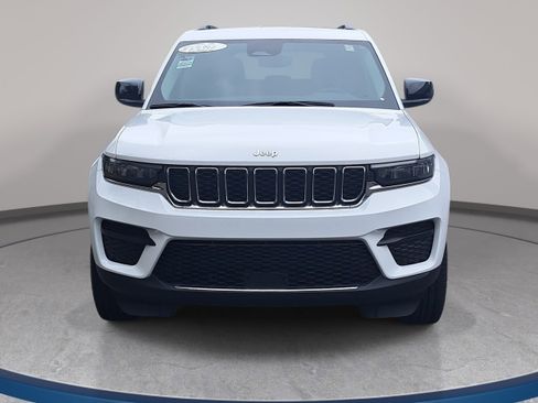 Used 2023 Jeep Grand Cherokee Laredo AWD/4WD image 2
