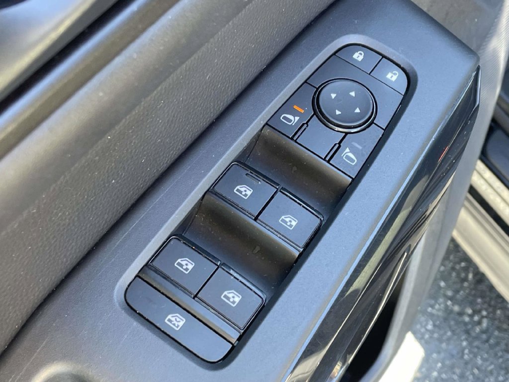 Used 2024 Nissan Pathfinder SV AWD/4WD image 25