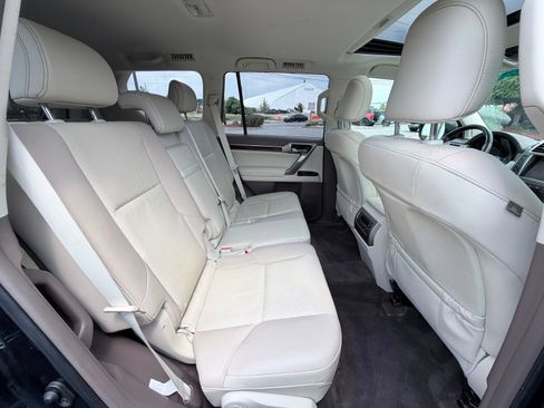 Used 2019 Lexus GX 460 Premium w/ Premium Package AWD/4WD image 23