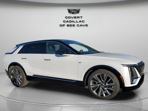 New 2026 Cadillac Lyriq Signature Luxury image 12