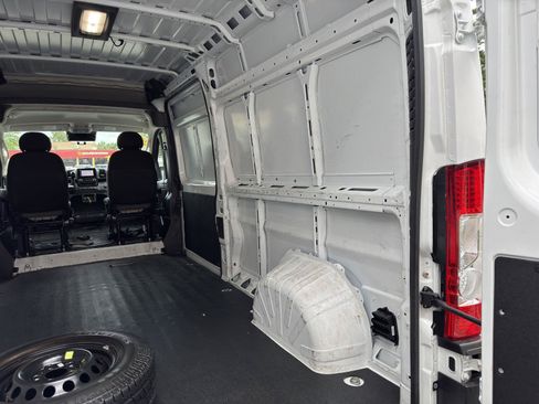 Used 2025 RAM ProMaster 2500 w/ Convenience Group FWD image 11