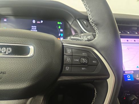 Certified 2025 Jeep Grand Cherokee Limited 4xe AWD/4WD image 17
