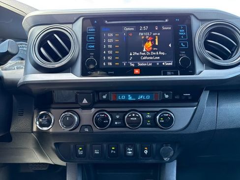 Used 2016 Toyota Tacoma TRD Sport AWD/4WD image 22