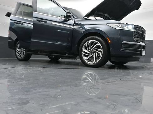 Certified 2025 Lincoln Navigator Reserve AWD/4WD image 54