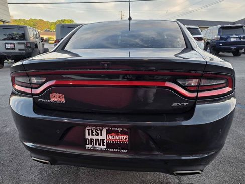 Used 2018 Dodge Charger SXT RWD image 6