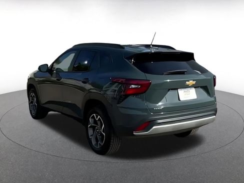 Used 2025 Chevrolet Trax LT image 11