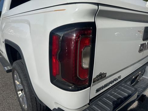 Used 2018 GMC Sierra 1500 SLT w/ SLT Premium Package AWD/4WD image 9