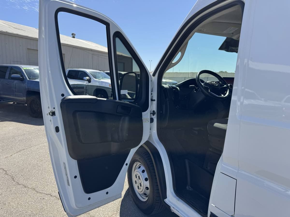 Used 2023 RAM ProMaster 2500 w/ Driver Convenience Group FWD image 18