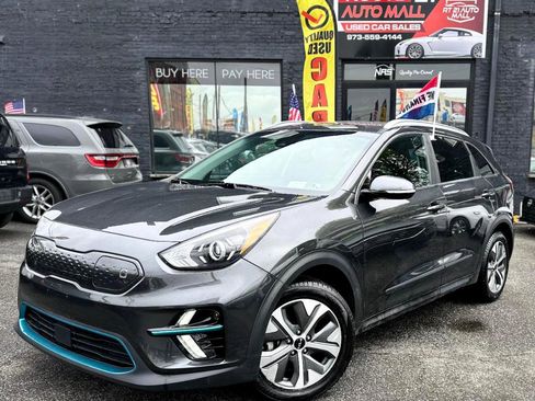 Used 2022 Kia Niro EX w/ Cold Weather Package FWD image 7