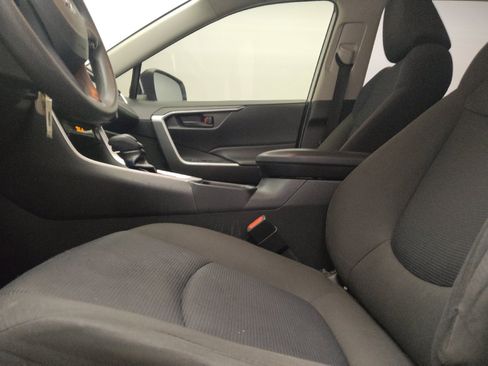 Used 2020 Toyota RAV4 LE AWD/4WD image 17