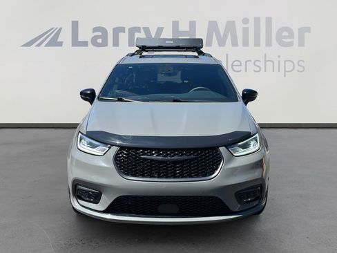 Used 2023 Chrysler Pacifica Limited w/ S Appearance Package AWD/4WD image 8