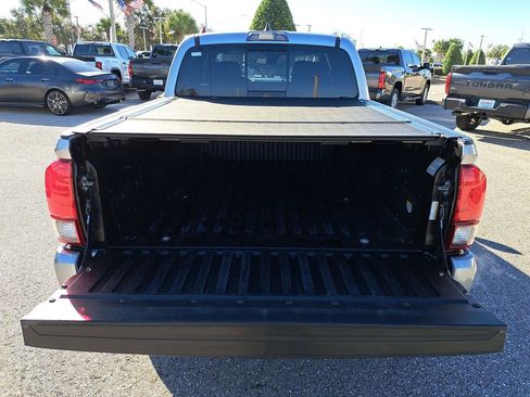 Used 2018 Toyota Tacoma TRD Sport image 6