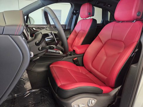 New 2026 Porsche Macan AWD/4WD image 5