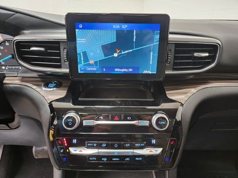 Used 2021 Ford Explorer Limited w/ Equipment Group 301A image 17