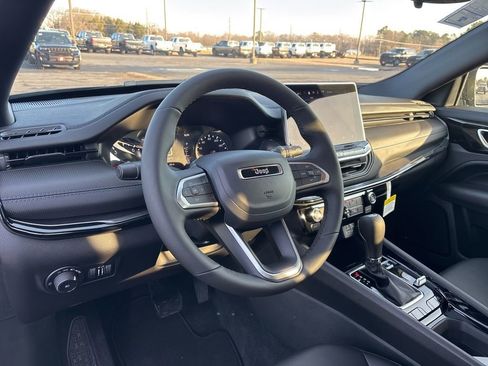 New 2026 Jeep Compass Latitude image 13