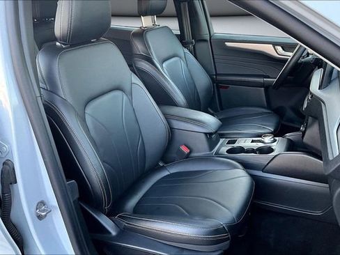 Used 2025 Ford Escape SE w/ PHEV Premium Package FWD image 28