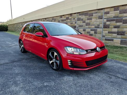 Used 2017 Volkswagen GTI SE FWD image 2
