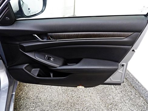 Used 2022 Honda Accord Touring image 11