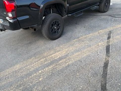 Used 2021 Toyota Tacoma SR5 w/ Technology Package AWD/4WD image 4