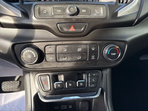 Used 2018 GMC Terrain SLE image 17