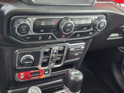 Used 2018 Jeep Wrangler Unlimited Rubicon AWD/4WD image 17