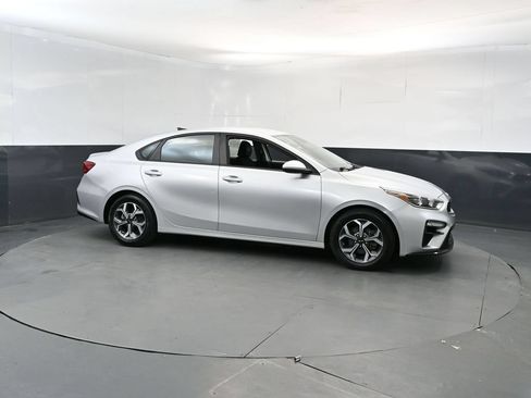 Used 2020 Kia Forte LXS FWD image 7