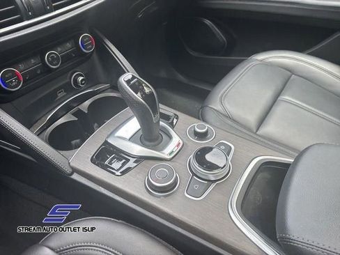 Used 2022 Alfa Romeo Stelvio Ti image 37