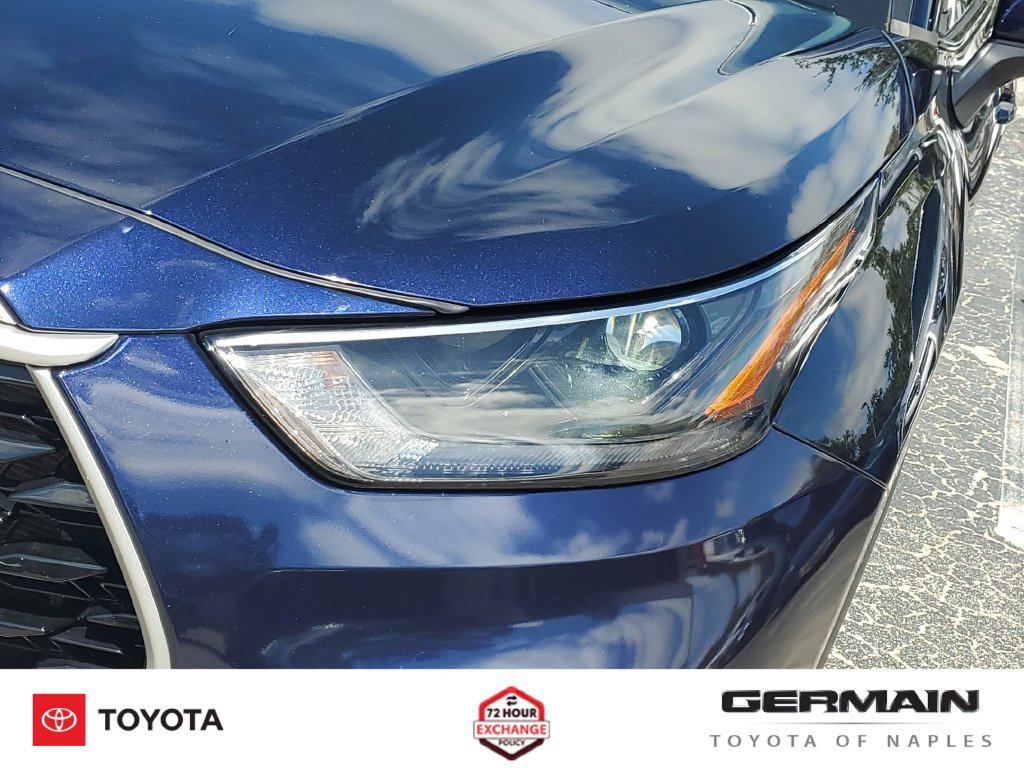 Used 2022 Toyota Highlander XLE AWD/4WD image 16