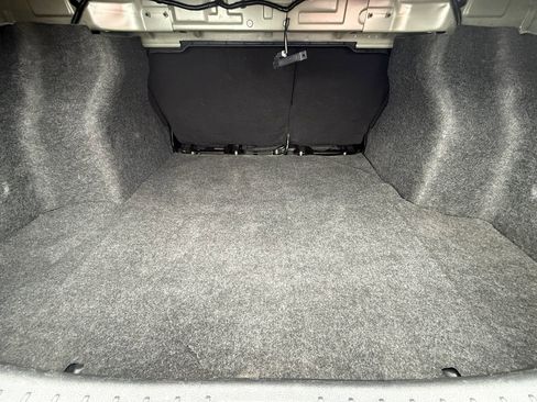 Used 2020 Nissan Versa SR FWD image 7