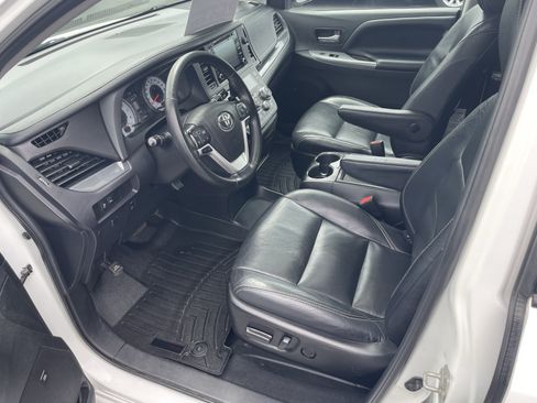 Used 2019 Toyota Sienna SE w/ SE Preferred Package AWD/4WD image 12