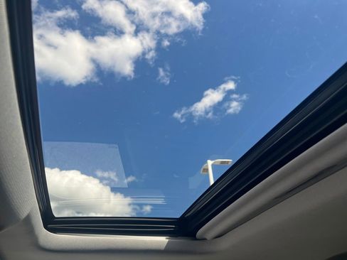 Used 2019 Chevrolet Suburban Premier image 18