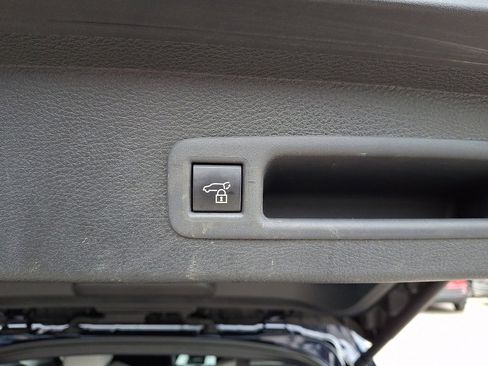 Certified 2025 Toyota Sienna XSE image 30